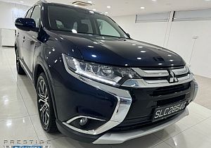 Mitsubishi Outlander 2.4 CVT Sunroof 2016 Blue Facelift Rear Entertainment